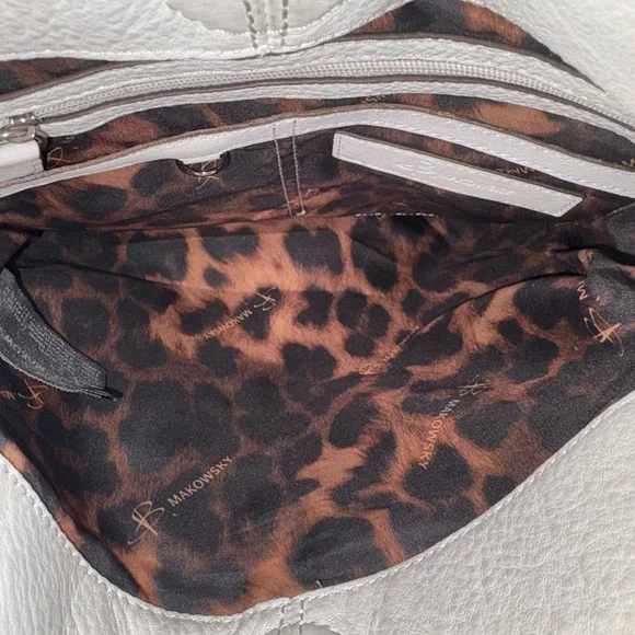 B MAKOWSKY METALLIC SILVER SOFT LEATHER HOBO STYLE HANDBAG - A8 - Picture 11 of 11